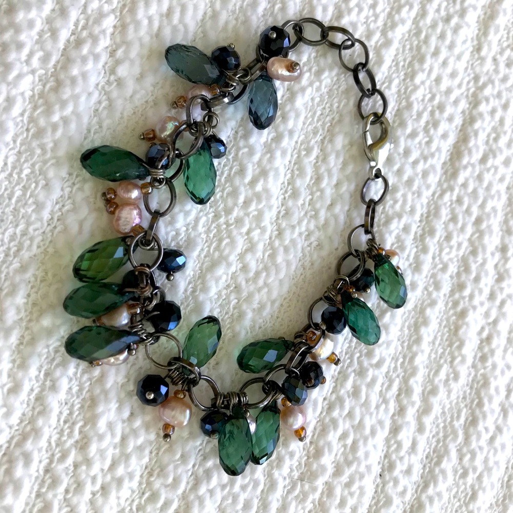 Bracelet with pearl and crystal teardrops gunmetal